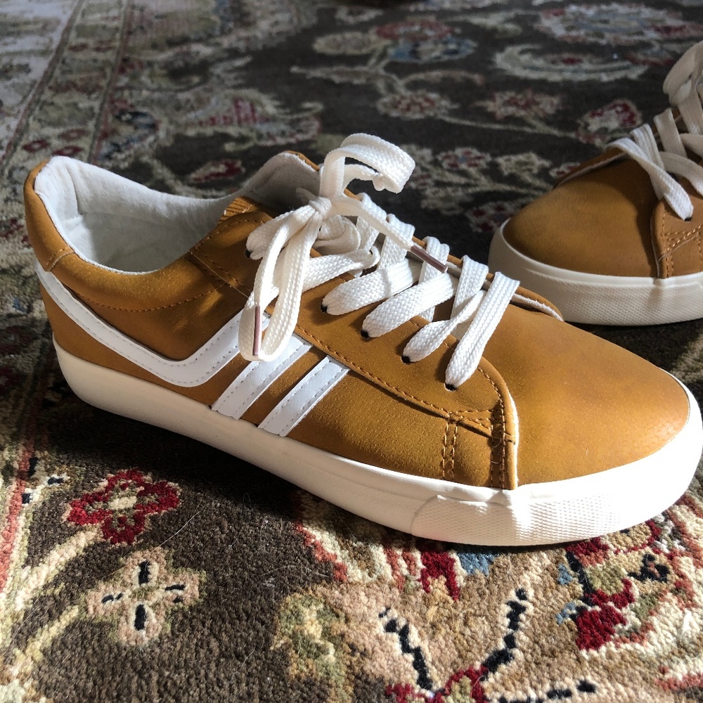The Kasie dark mustard yellow Sneaker